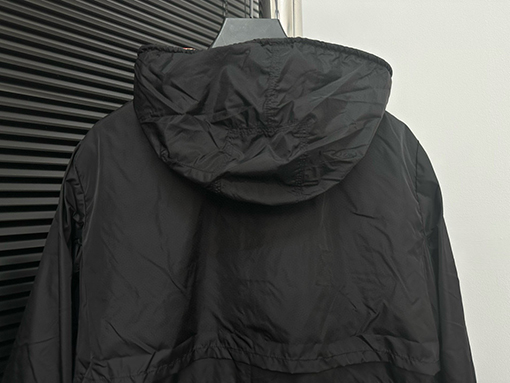 バーバリーコピー クラシックな両面ウインドブレーカーの薄いジャケット