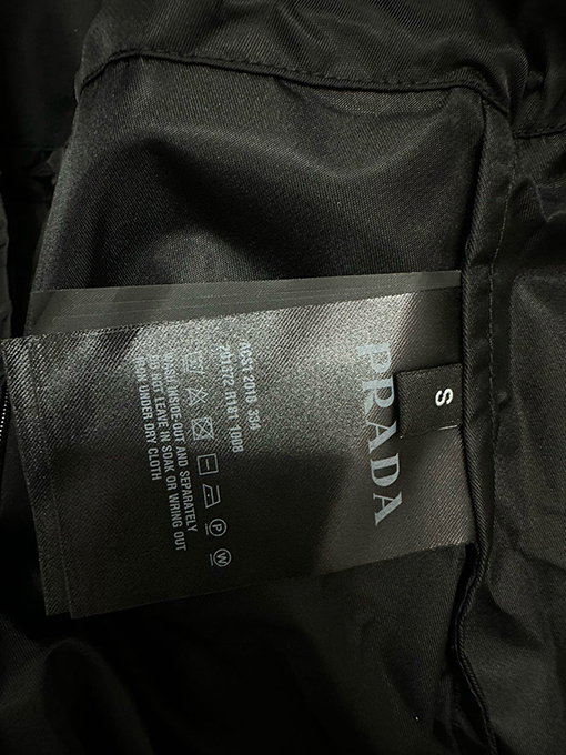 プラダ 新しいトレンチコートのコート