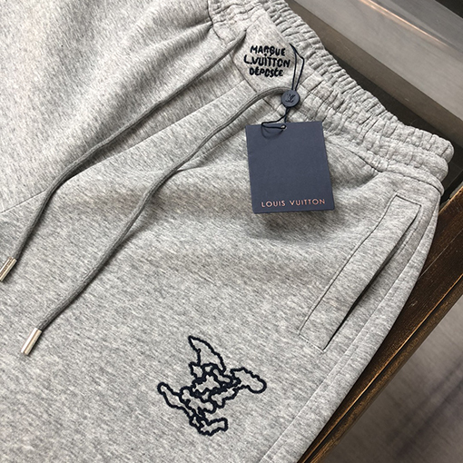 ルイヴィトン刺繍ロゴパンツ