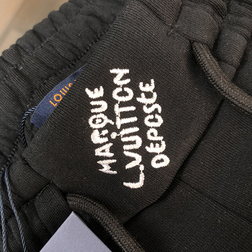 ルイヴィトン刺繍ロゴパンツ