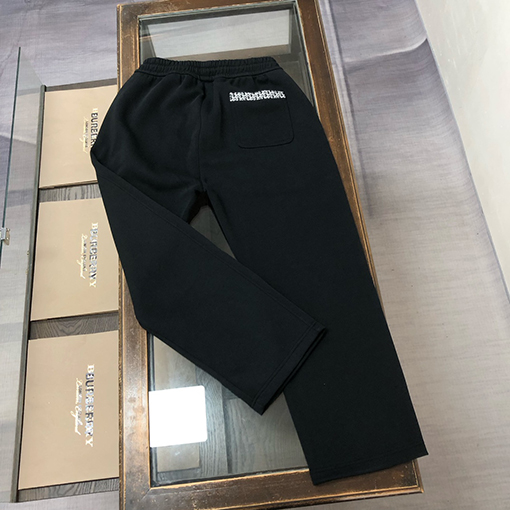 ディオール柔らかい肌触りのストレートパンツ