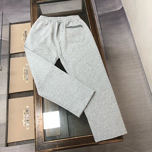 ディオール柔らかい肌触りのストレートパンツ