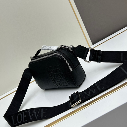 ロエベスーパーコピー スタイリッシュで実用的なカメラバッグ