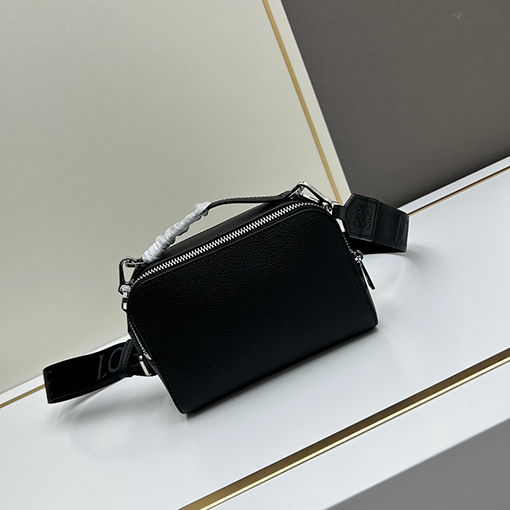 ロエベスーパーコピー スタイリッシュで実用的なカメラバッグ