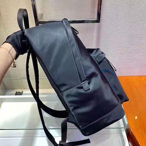 プラダ 新しいクラシックバックパック