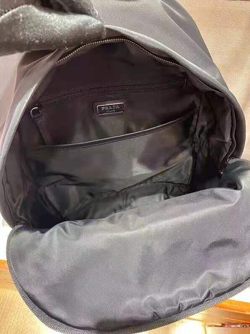 プラダ 新しいクラシックバックパック