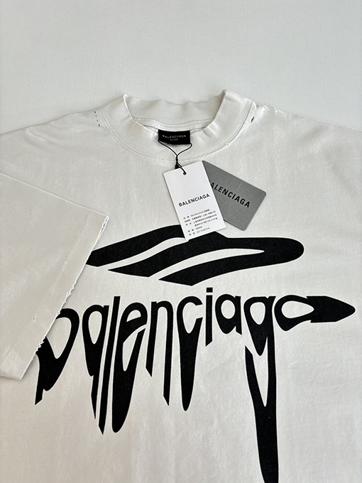 バレンシアガ 溶けたアルファベットプリント半袖Tシャツ