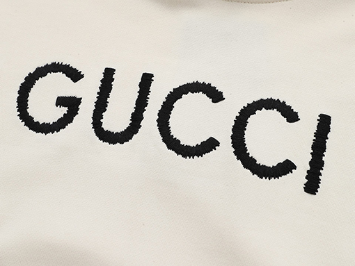 グッチスーパーコピー クラシックな胸の文字ロゴ刺繍パーカー