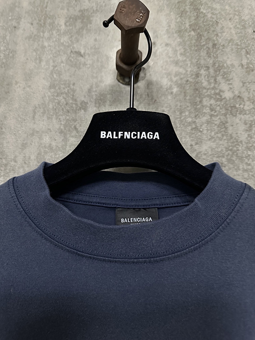 バレンシアガスーパーコピー Balenciaga クラシックアルファベットロゴ刺繍半袖Tシャツ
