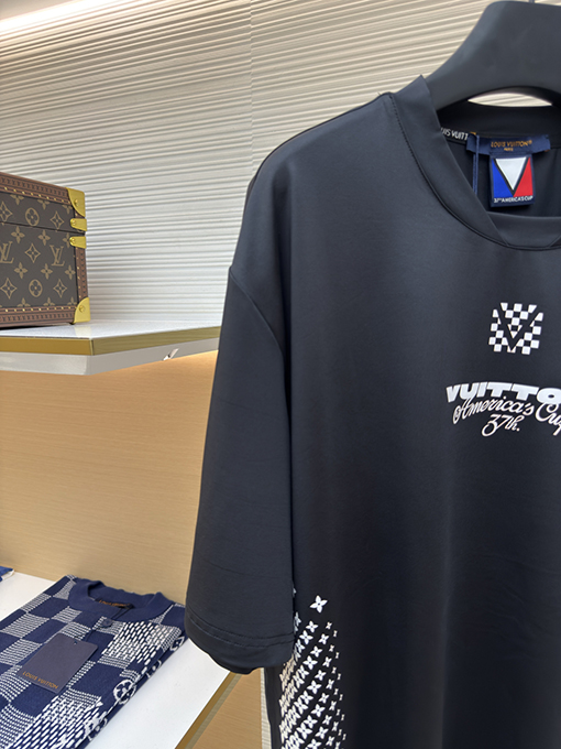 ルイヴィトンスーパーコピー ファッション白墨パーマ半袖Tシャツ