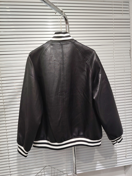 セリーヌ ファッションショーの学院風のジャケット