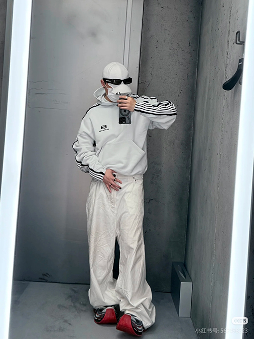 バレンシアガ Balenciaga ショルダーバーパーカー
