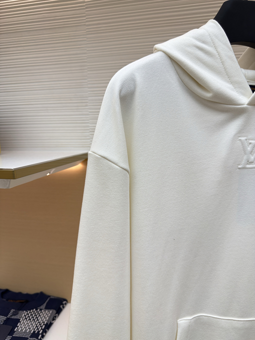 ルイヴィトンスーパーコピー LV ロゴエンボスパーカー