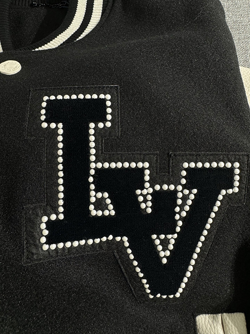 ルイヴィトンスーパーコピー ロゴバッジ刺繍ベースボールジャケット