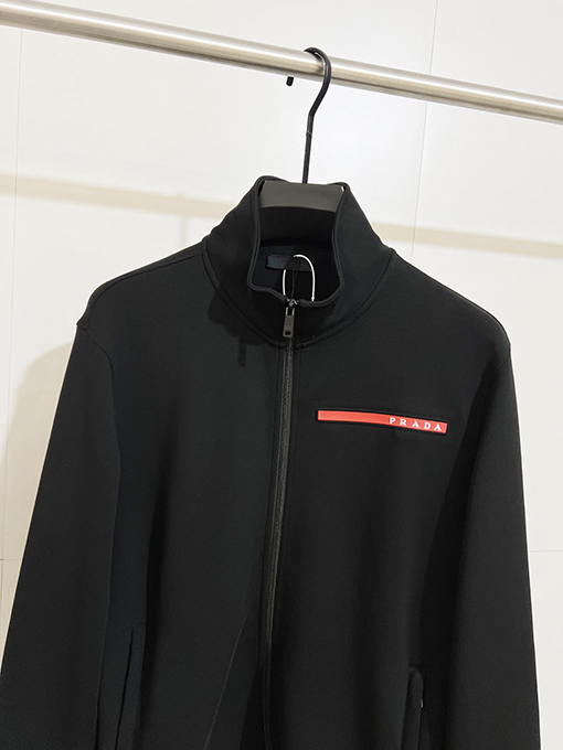 プラダ 新しいシリコーンロゴクルーネックエアコットンスタンドカラージッパージャケット