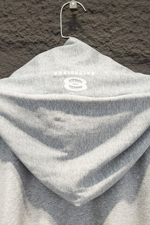 バレンシアガ Balenc1aga 英語ロゴ重工偽2点デザインコラボコレクションフード付きジッパーパーカー