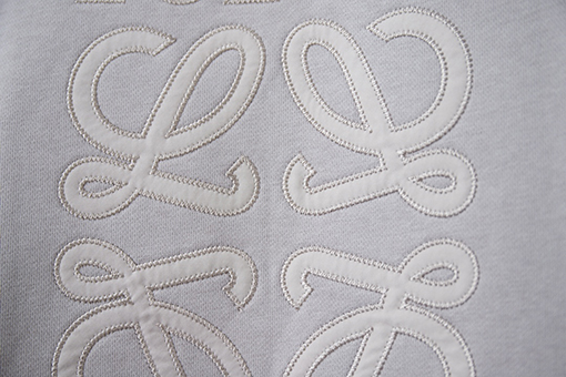 ロエベスーパーコピー 新しい刺繍ロゴパターンクルーネックパーカー