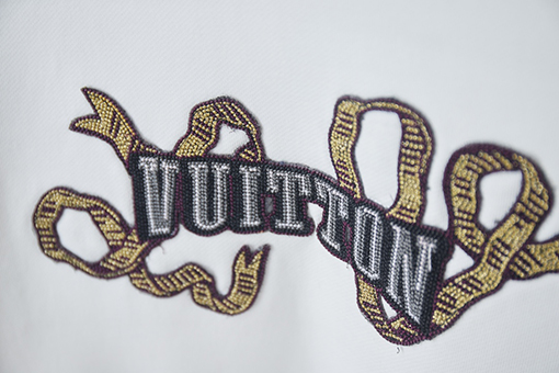 ルイヴィトン 刺繍ビーズアルファベットクルーネックパーカー