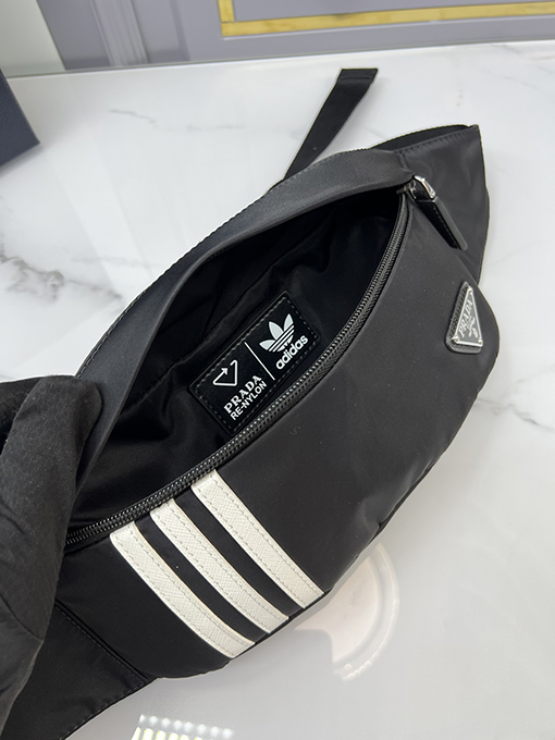 Prad X Adidas クローバーパターンと三角マークのコラボレーションウエストバッグ