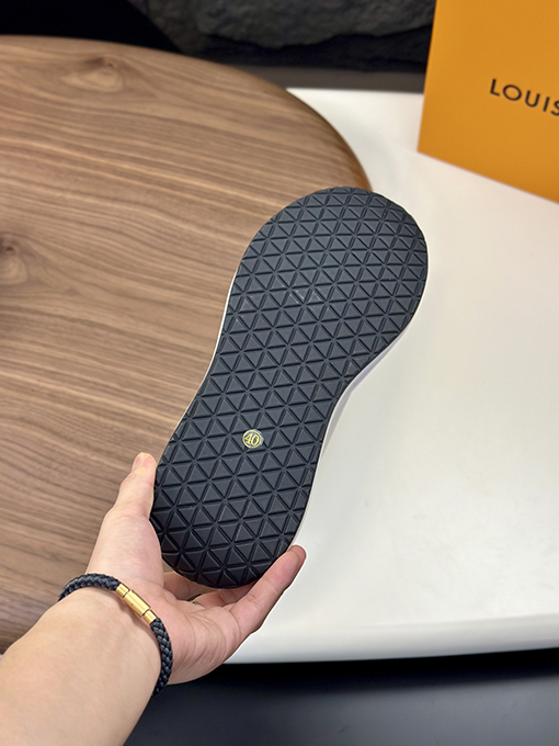 ルイヴィトンスーパーコピー Lv ロゴスポーツシューズ