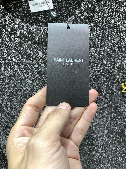サンローラン ゴールドブローチクルーネックニットセーター