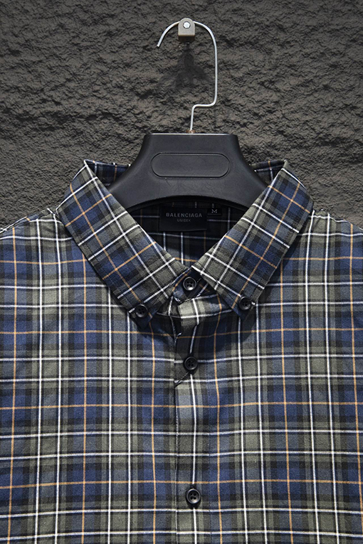 バレンシアガ Balenciaga 新しいロゴの長袖シャツ