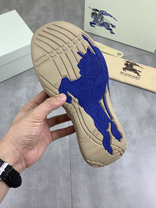 バーバリーコピー 新しいフライニットシューズ