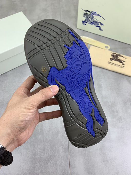 バーバリーコピー 新しいフライニットシューズ
