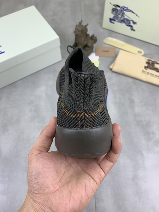 バーバリーコピー 新しいフライニットシューズ