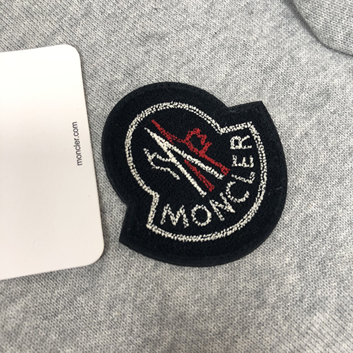 モンクレール ロゴ刺繍ロゴプルオーバーニットセーター