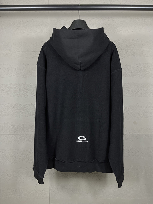 バレンシアガ クラシックなロゴバック刺繍ジッパーパーカー