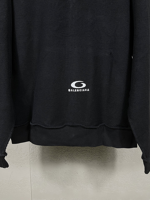 バレンシアガ クラシックなロゴバック刺繍ジッパーパーカー