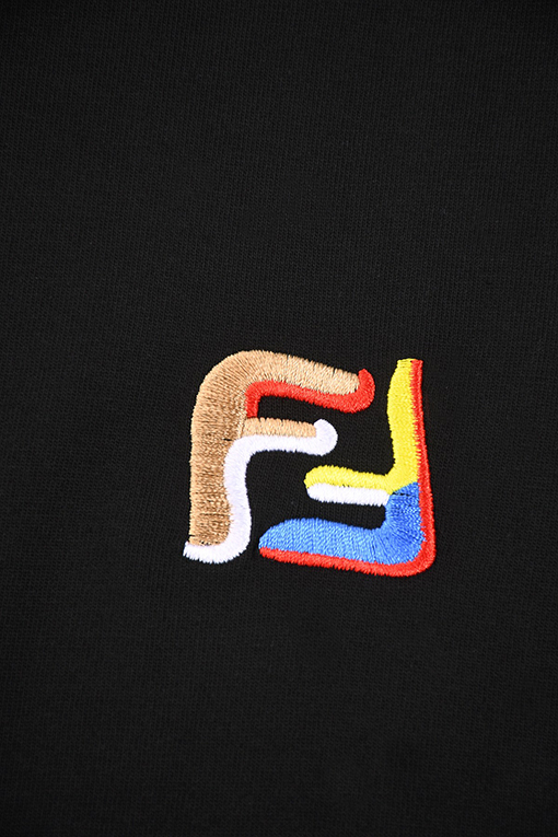 フェンディ クラシックな色の刺繍された文字の半袖Tシャツ