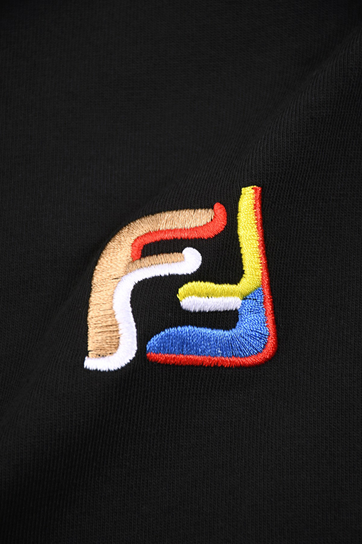 フェンディ クラシックな色の刺繍された文字の半袖Tシャツ