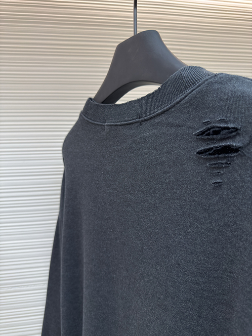 アクネストゥディオズ Acne Studios 胸に穴が開いた古いロゴのスウェットシャツ