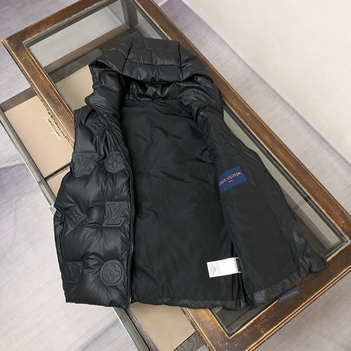 ルイヴィトン 秋冬シリーズエンボスロゴプリントダウンベスト