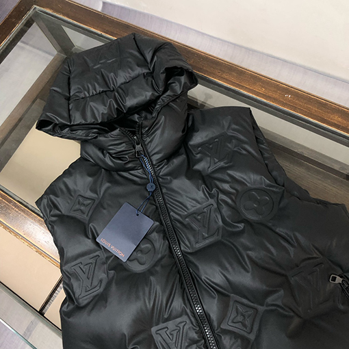ルイヴィトン 秋冬シリーズエンボスロゴプリントダウンベスト