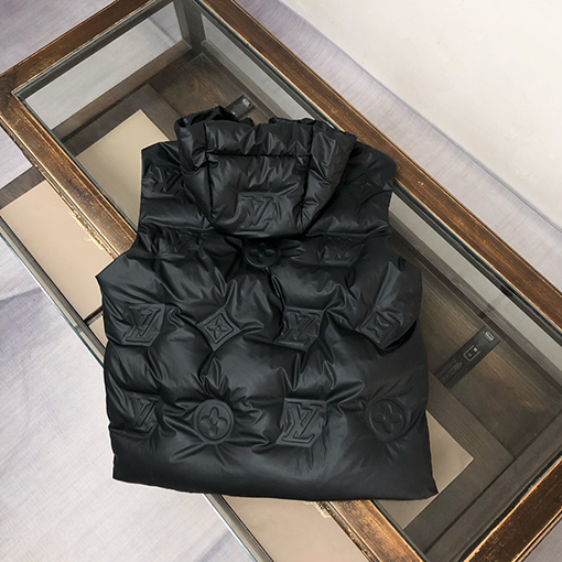 ルイヴィトン 秋冬シリーズエンボスロゴプリントダウンベスト