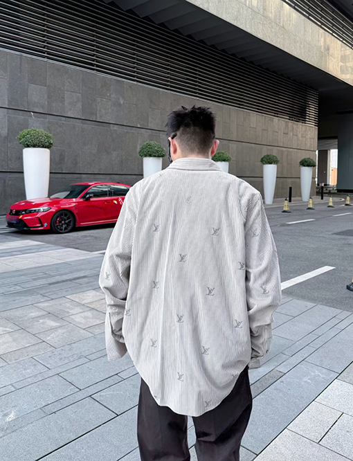 ルイヴィトンスーパーコピー LV コーデュロイのホットシャツ