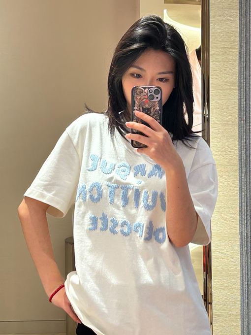 ルイヴィトンコピー 刺繍文字ロゴ半袖Tシャツ