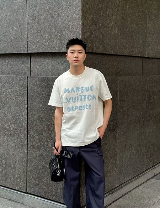 ルイヴィトンコピー 刺繍文字ロゴ半袖Tシャツ