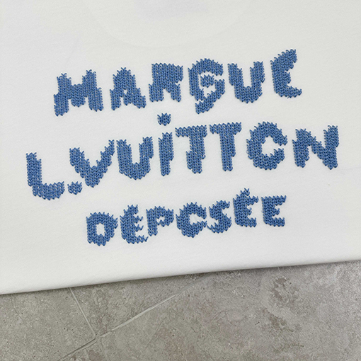 ルイヴィトンコピー 刺繍文字ロゴ半袖Tシャツ