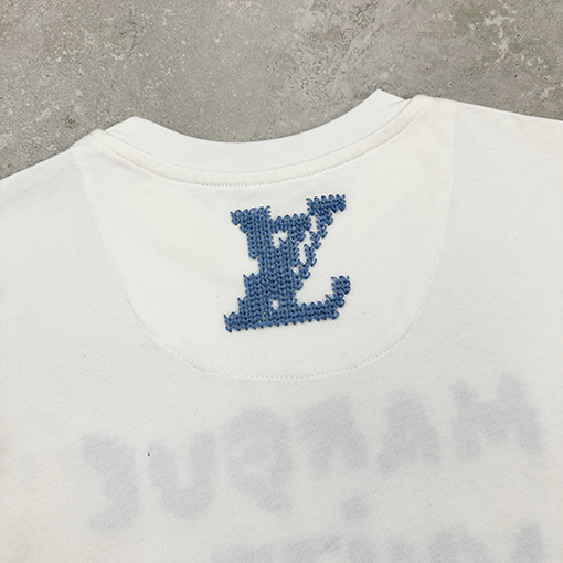 ルイヴィトンコピー 刺繍文字ロゴ半袖Tシャツ