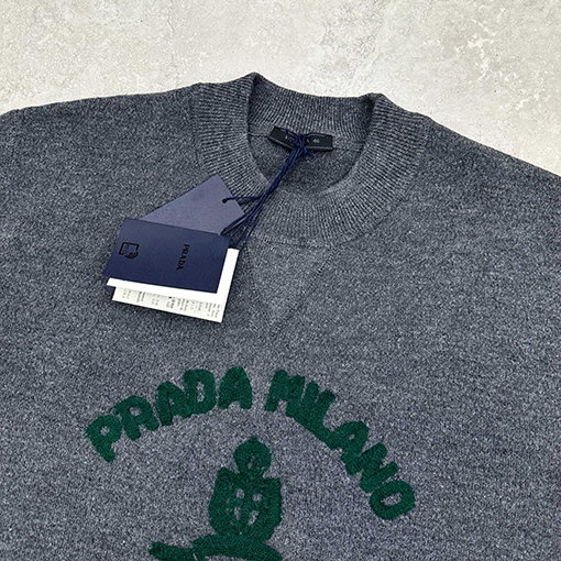 プラダスーパーコピー チェーン文字刺繍クルーネックセーター