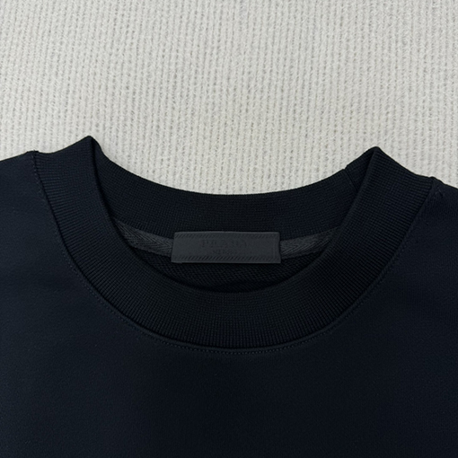 プラダ 新しいクラシックシリコンロゴクルーネックパーカー