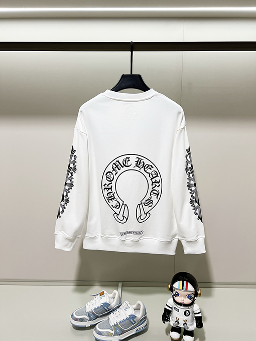 クロムハーツ フロントバックの袖に馬蹄とサンスクリット文字の刺繍ロゴスパーカー