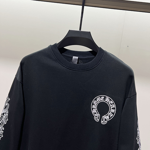 クロムハーツ フロントバックの袖に馬蹄とサンスクリット文字の刺繍ロゴスパーカー