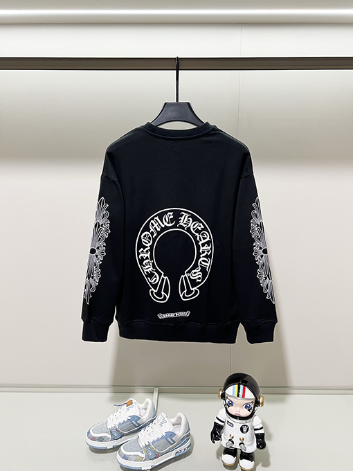 クロムハーツ フロントバックの袖に馬蹄とサンスクリット文字の刺繍ロゴスパーカー