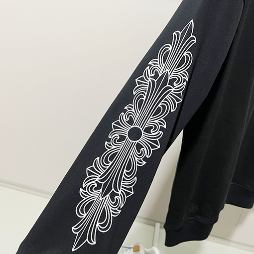 クロムハーツ フロントバックの袖に馬蹄とサンスクリット文字の刺繍ロゴスパーカー