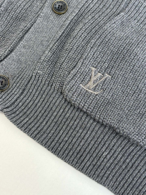 ルイヴィトン LV カプセルコレクション グレーVネック ニットカーディガン